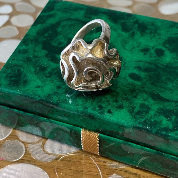 Silver ring - Picture 2 of 3